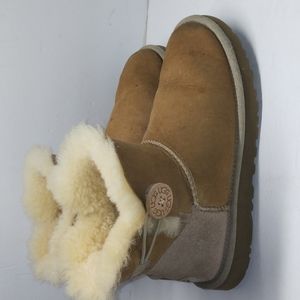 UGG BOOTS